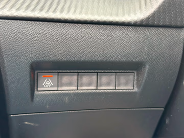 Peugeot 208 GT EAT8. NAVI. KAMERA. LED Vorschaubild 15