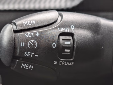 Peugeot 208 Allure LED. AUTOM.KLIMA. TEMPOMAT. PDC Vorschaubild 27