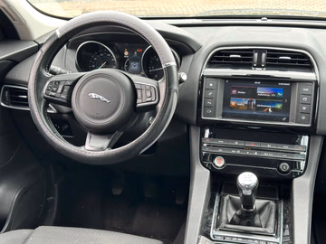 Jaguar F-PACE 20d Pure AHK. NAVI. Kamera. PDC Vorschaubild 13