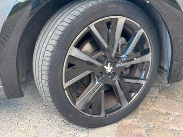 Peugeot 208 GT EAT8. NAVI. KAMERA. LED Vorschaubild 11