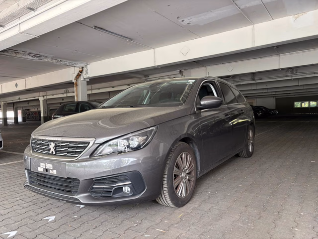 Peugeot 308 SW Allure NAVI. Kamera. PDC. AUTOMATIK Baujahr 2020 (120.300 km, Benzin, 131 PS) - Gebrauchtwagen bei Autohaus Dörrschuck Mainz