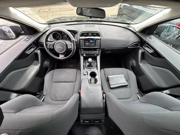 Jaguar F-PACE 20d Pure AHK. NAVI. Kamera. PDC Vorschaubild 12