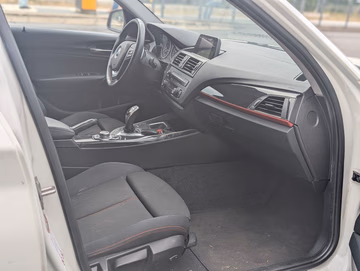 BMW 120d Sport Line SPORT-AUTO. NAVI. XENON. PDC Vorschaubild 10
