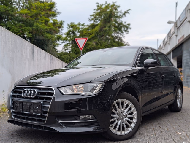 Audi A3 Sportback Ambiente AHK. NAVI. PDC. DSG - Foto 1 von 40 - Autohaus Dörrschuck Mainz