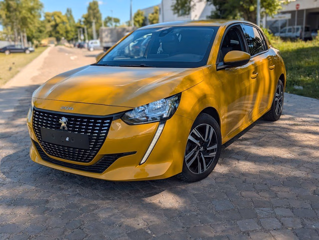 Peugeot 208 Allure NAVI. PDC. BT. LED Baujahr 2019 (31.300 km, Benzin, 101 PS) - Gebrauchtwagen bei Autohaus Dörrschuck Mainz
