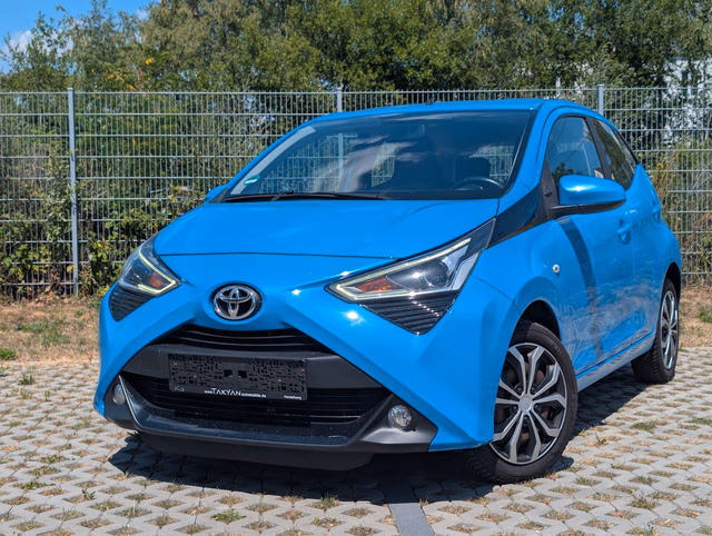 Toyota Aygo x-play Team D Kamera. BT. CarPlay. LED Baujahr 2020 (67.200 km, Benzin, 72 PS) - Gebrauchtwagen bei Autohaus Dörrschuck Mainz