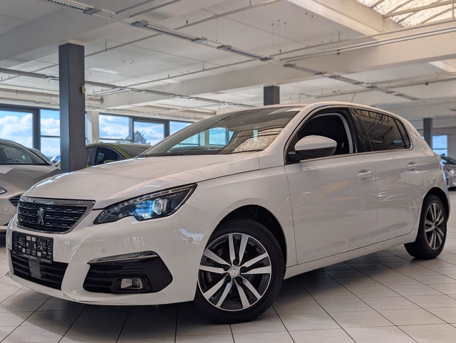 Peugeot 308 Allure Business LED. NAVI. ACC. Kamera Baujahr 2018 (50.495 km, Benzin, 131 PS) - Gebrauchtwagen bei Autohaus Dörrschuck Mainz