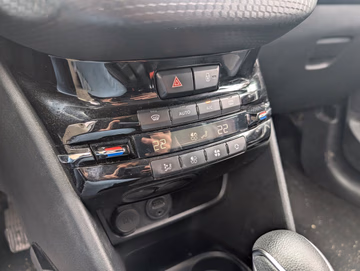 Peugeot 2008 Allure PureTech NAVI. AUTOMATIK. PDC. BT Vorschaubild 12