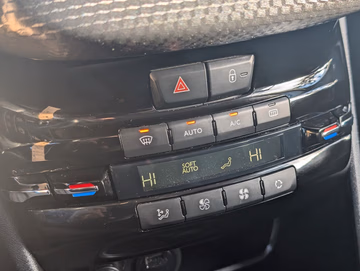 Peugeot 2008 PureTech Signature AT. PDC. 1.Hand Vorschaubild 22
