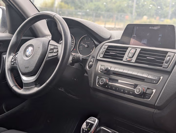 BMW 120d Sport Line SPORT-AUTO. NAVI. XENON. PDC Vorschaubild 12