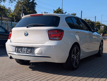 BMW 120d Sport Line NAVI. XENON. PDC. 8-GANG Vorschaubild 5