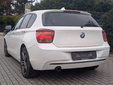 BMW 120d Sport Line SPORT-AUTO. NAVI. XENON. PDC Vorschaubild 5