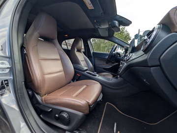 Mercedes-Benz GLA 220 d 4Matic Urban*LEDER*PANORAMA*NAVI Vorschaubild 8