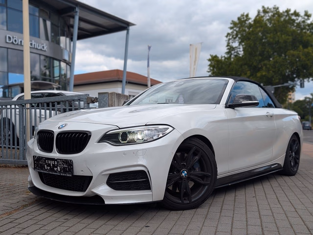 BMW M235 i  Cabrio Schaltwippen. Navi. RFK. Leder. Baujahr 2016 (121.000 km, Benzin, 326 PS) - Gebrauchtwagen bei Autohaus Dörrschuck Mainz