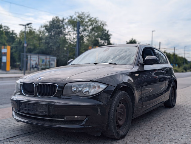 BMW 116i Advantage. 1.Hand. SHZ. PDC. KLIMA CARPLAY Baujahr 2012 (150.000 km, Benzin, 122 PS) - Gebrauchtwagen bei Autohaus Dörrschuck Mainz
