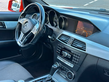 Mercedes-Benz C 350 Avantgarde AMG 4x4. PANO. NAVI. AHK Vorschaubild 13