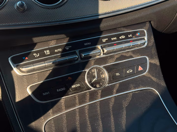 Mercedes-Benz E 220 d T AMG Line 360°. NAVI. LED. SHZ Vorschaubild 17