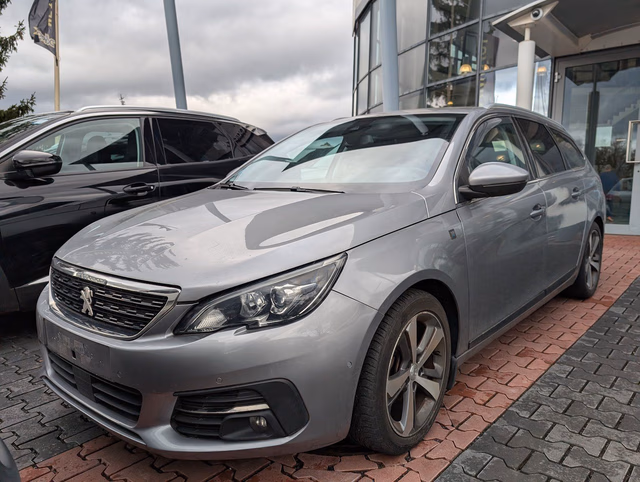 Peugeot 308 Tech Edition AUT. NAVI. KAMERA. AHK Baujahr 2019 (92.068 km, Benzin, 131 PS) - Gebrauchtwagen bei Autohaus Dörrschuck Mainz