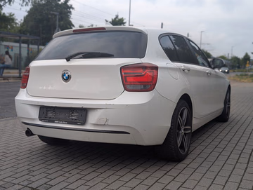 BMW 120d Sport Line SPORT-AUTO. NAVI. XENON. PDC Vorschaubild 6