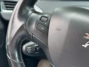 Peugeot 2008 Active PANO.NAVI.SHZ.BT Vorschaubild 12