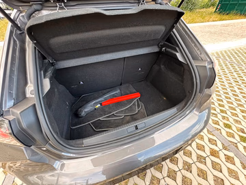 Peugeot 208 GT EAT8. NAVI. KAMERA. LED Vorschaubild 6