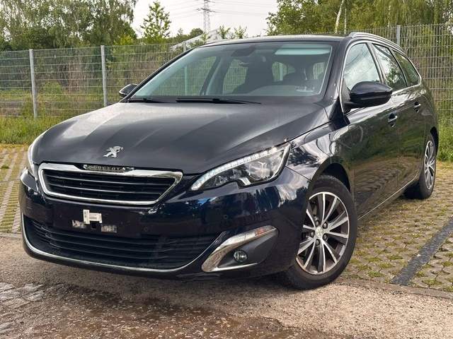 Peugeot 308 Allure NAVI. AHK. LED. AUTOMATIK Baujahr 2015 (129.800 km, Benzin, 131 PS) - Gebrauchtwagen bei Autohaus Dörrschuck Mainz