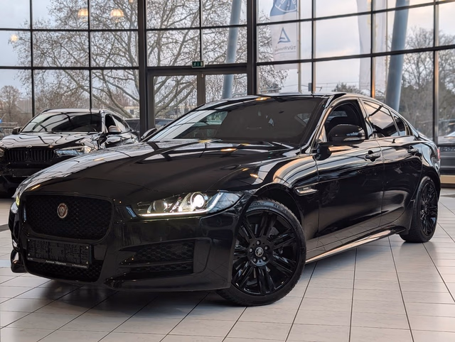 Jaguar XE 25t R-Sport AWD KAMERA Sitzheiz. PANORAMA Baujahr 2017 (126.200 km, Benzin, 250 PS) - Gebrauchtwagen bei Autohaus Dörrschuck Mainz