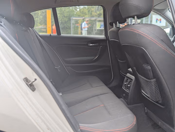 BMW 120d Sport Line SPORT-AUTO. NAVI. XENON. PDC Vorschaubild 11