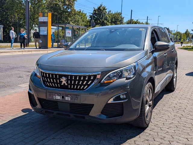 Peugeot 5008 Active Business 7-SITZER. NAVI. AUTOMATIK Baujahr 2021 (109.600 km, Benzin, 131 PS) - Gebrauchtwagen bei Autohaus Dörrschuck Mainz