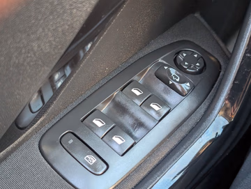 Peugeot 2008 PureTech Signature AT. PDC. 1.Hand Vorschaubild 15
