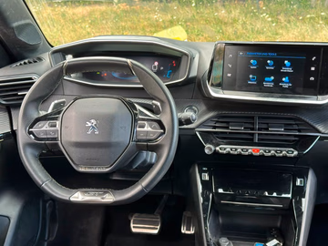 Peugeot 208 GT EAT8. NAVI. KAMERA. LED Vorschaubild 9