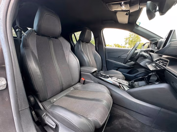 Peugeot 208 GT EAT8. NAVI. KAMERA. LED Vorschaubild 7